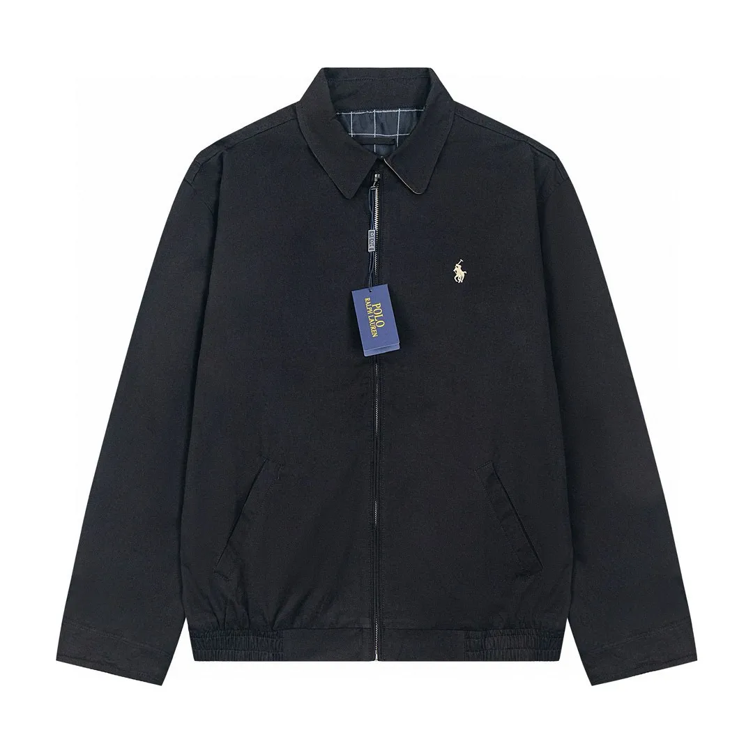 P300 model number: G317 Ralph Lauren's new 24ss classic embroidered logo lapel executive zipper jacket for both men and women. 1️⃣Selected from high-quality original developed pure cotton fabric, with customized plaid lining inside, the overall wear effect is very soft and comfortable. 2️⃣The workmanship details are perfectly controlled, with exquisite small logo embroidery on the chest, and the unique design style of splicing technology is used on the dropped shoulders to highlight your personality! The version is simple but not simple! 3️⃣ Complete with tag accessories, unisex design, and a very versatile jacket for men and women!  Color: black, navy blue, khaki Size: S, M, L, XL